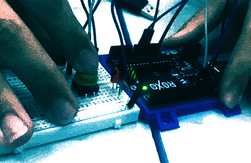Gif do circuito botão-led funcionando